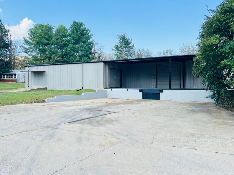 More Photos Of 585 Old Georgia Rd, Moore Warehouse For Lease