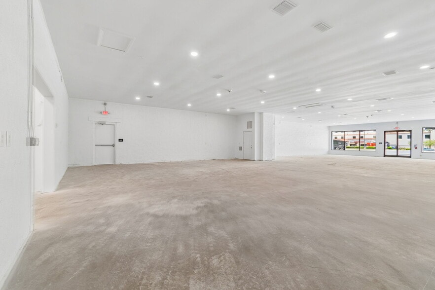 More Photos Of 1956 Kingsley Ave, Orange Park General Retail For Sale