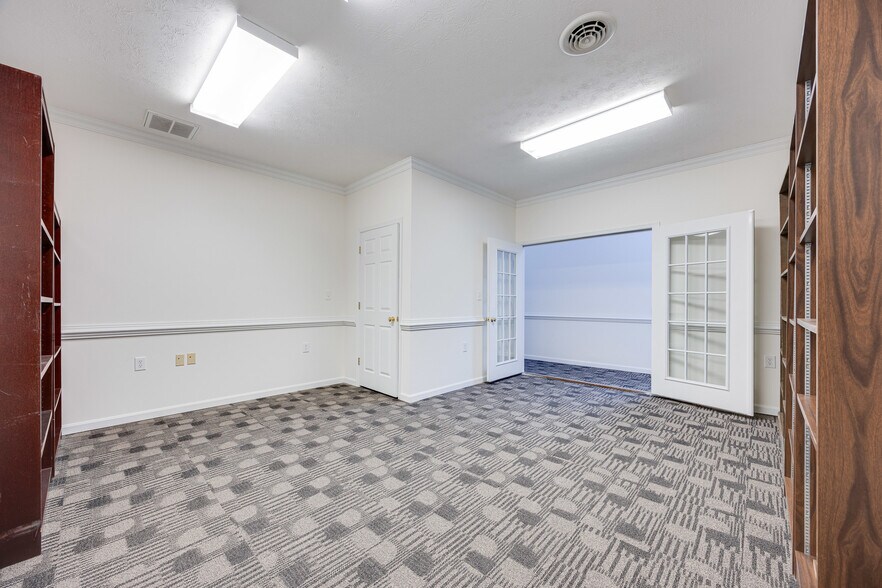 More Photos Of 30 E Main St, Luray Office For Sale