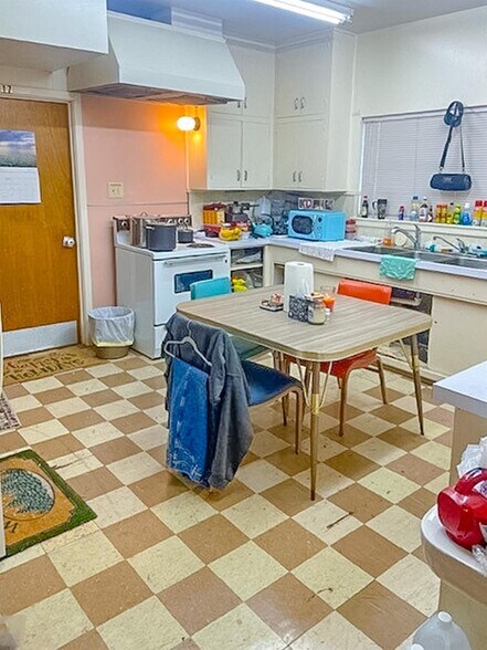 More Photos Of 1219 Parker St, Goldthwaite Specialty For Sale