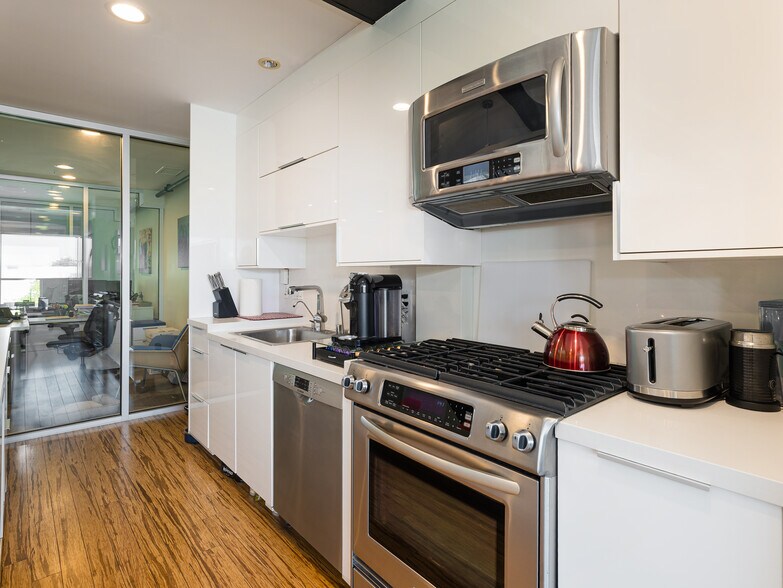 More Photos Of 215-237 California St, El Segundo Loft Creative Space For Lease
