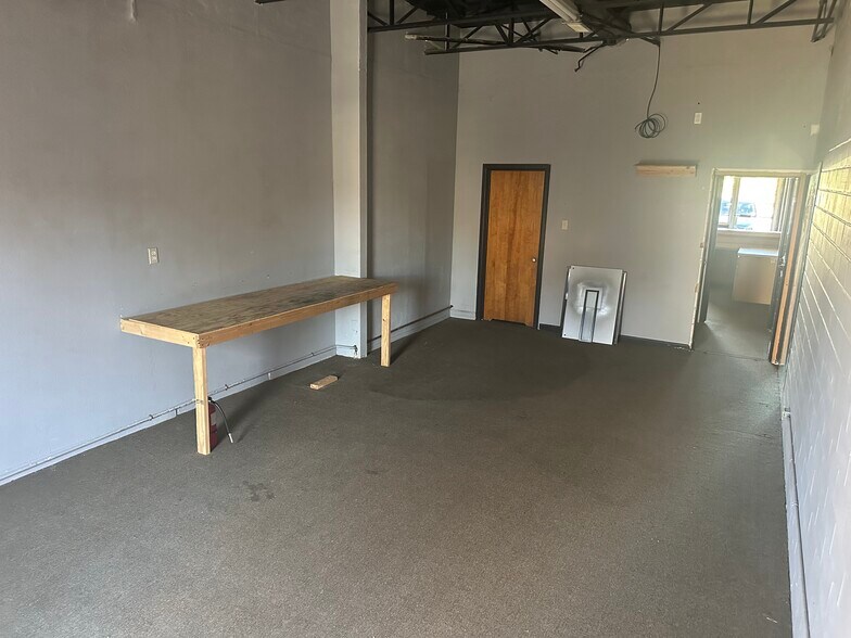 More Photos Of 3462 Blue Bonnet Cir, Fort Worth Storefront For Lease