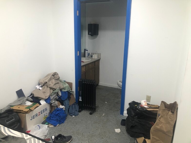 More Photos Of 400 Chapel Rd, South Windsor Light Manufacturing For Sale