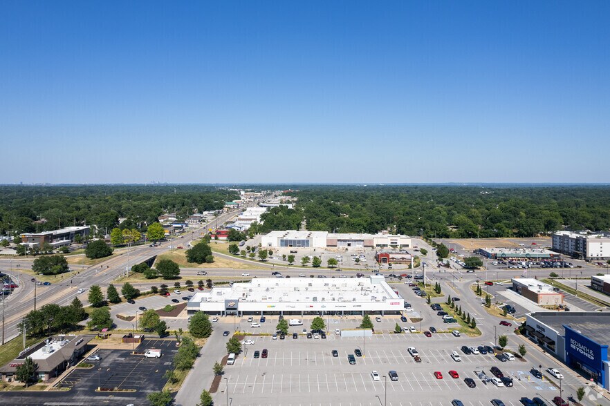 More Photos Of 10722-10760 Sunset Hills Plz, Saint Louis Storefront For Lease