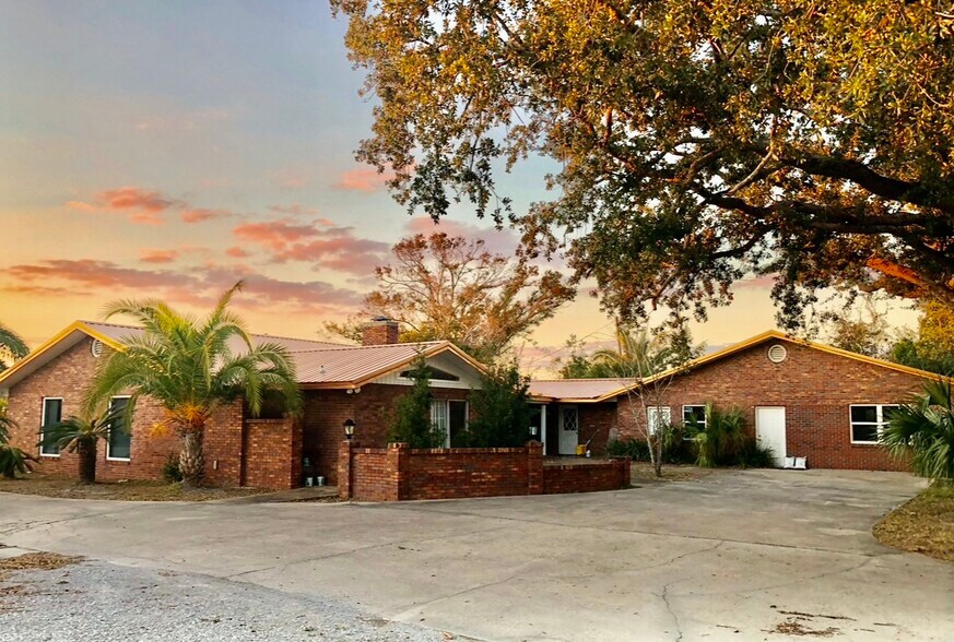 More Photos Of 2424 Frankford Ave, Panama City Office For Lease