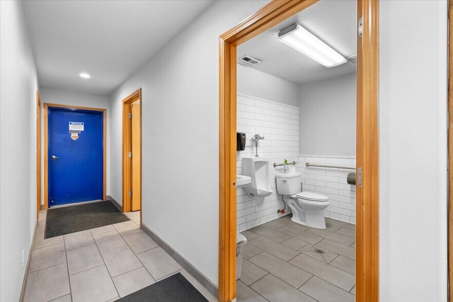 More Photos Of 11494 N Warren St, Hayden Freestanding For Sale