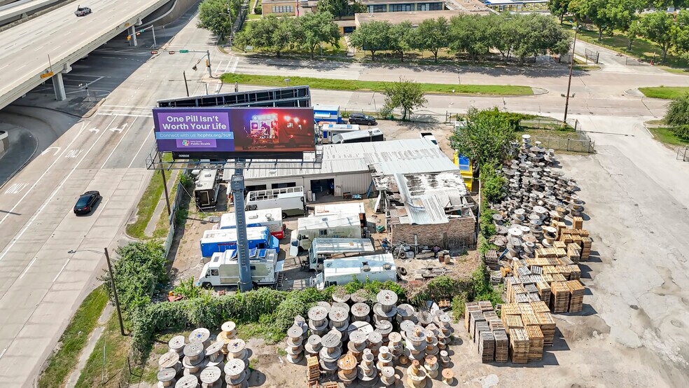 More Photos Of 3803 Eastex Fwy, Houston General Retail For Sale