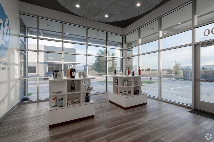 More Photos Of 1617 Scottsdale Dr, Cedar Park Warehouse For Lease