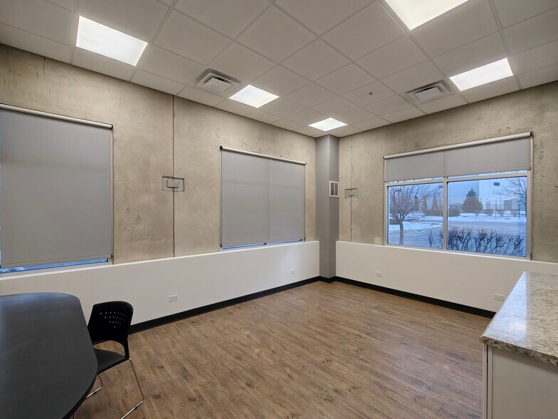 More Photos Of 1530 Hecht, Bartlett Warehouse For Lease