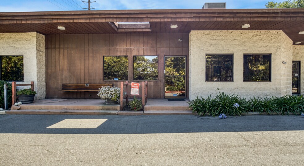 More Photos Of 28282 Dorothy Dr, Agoura Hills Veterinarian Kennel For Sale
