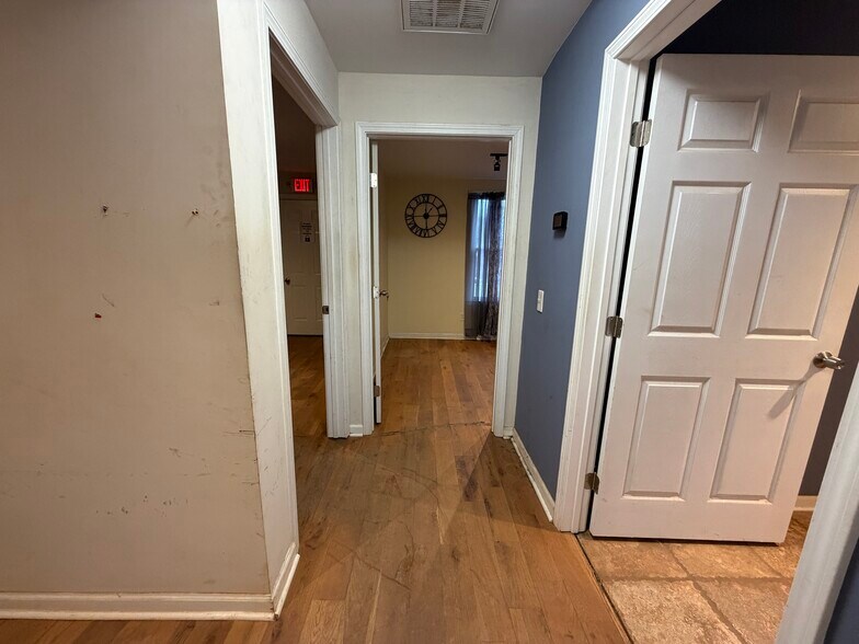 More Photos Of 113 Foster Lake Rd, Dallas General Retail For Lease