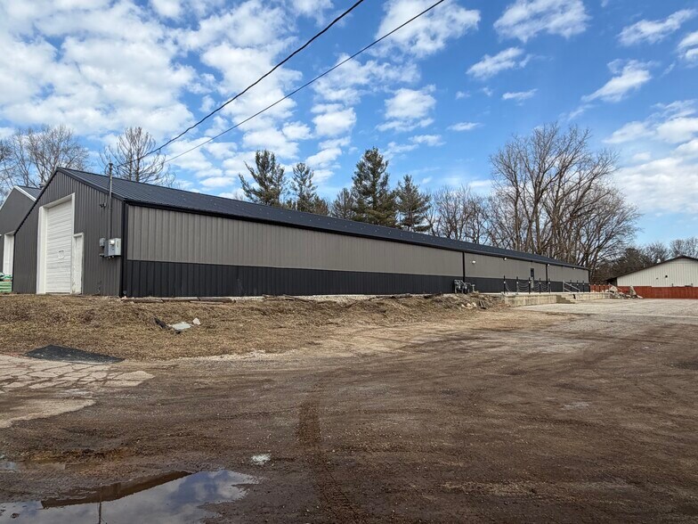 More Photos Of 8325-8327 Belding Rd NE, Rockford Warehouse For Lease