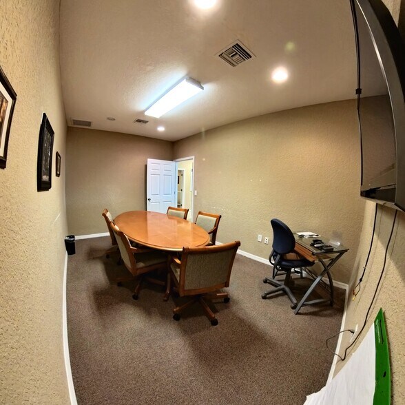 More Photos Of 126 N Us-27/441, Lady Lake Office For Lease