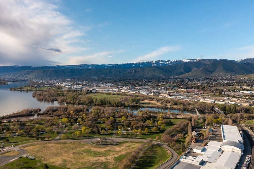 More Photos Of 1 Vineyard Way, Wenatchee Winery Vineyard For Sale
