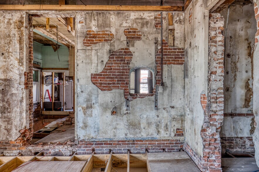 More Photos Of 214 E Main St, Brenham Office Residential For Sale