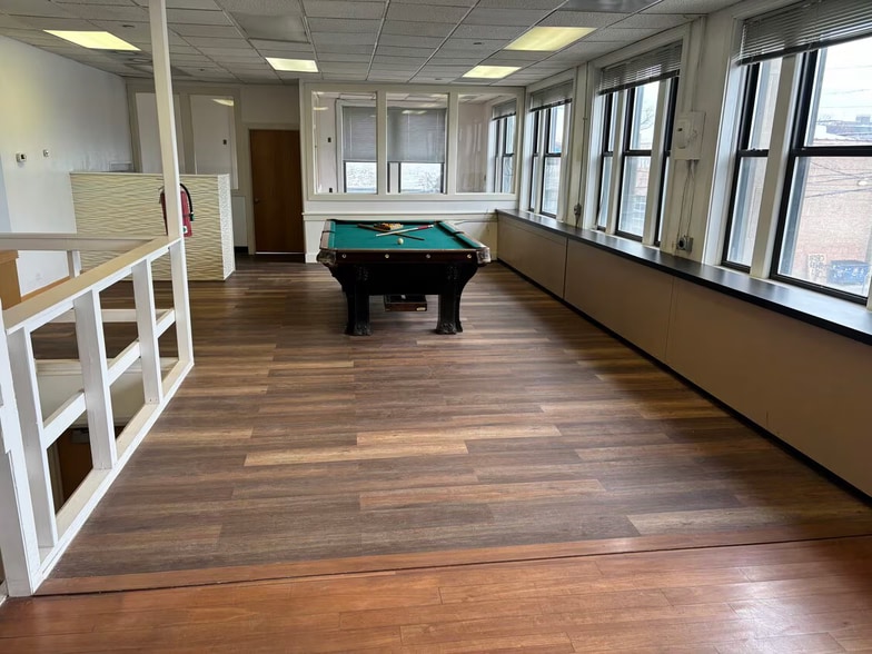 More Photos Of 410 N Hermitage Ave, Chicago Flex For Lease