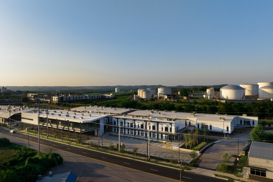 More Photos Of 5300 Centennial Blvd, Nashville Storefront Retail Office For Lease