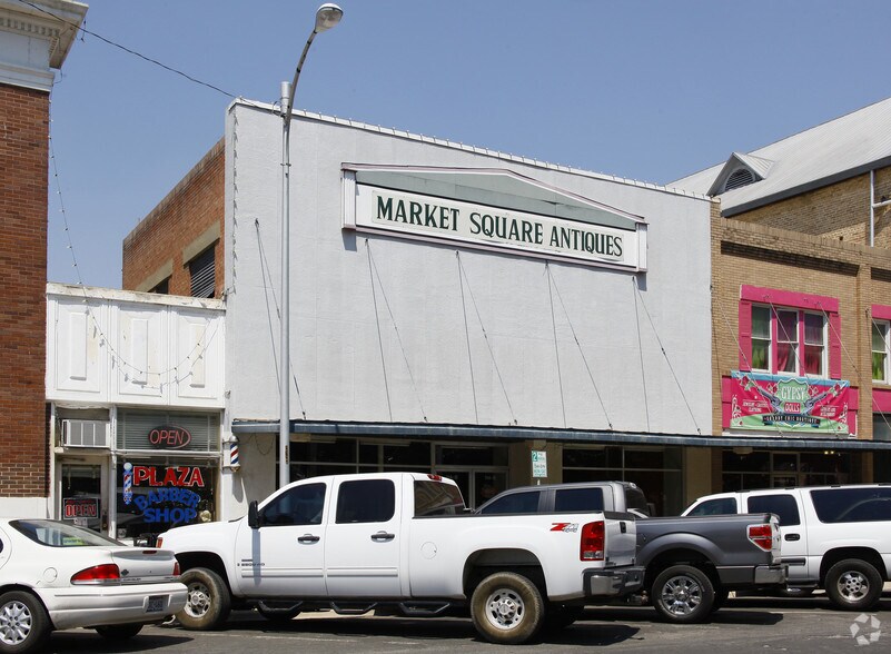 More Photos Of 115-117 N West St, Uvalde Unknown For Lease