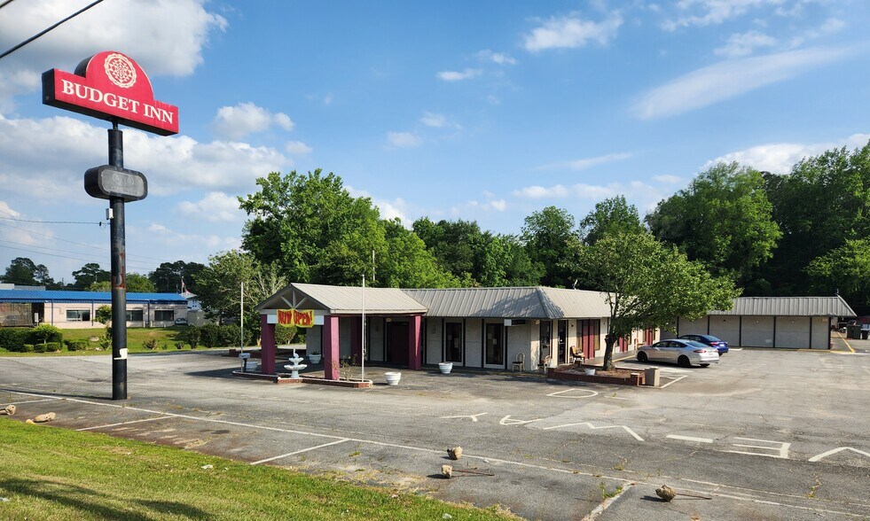 Primary Photo Of 1503 E 1st St, Vidalia Hotel For Sale