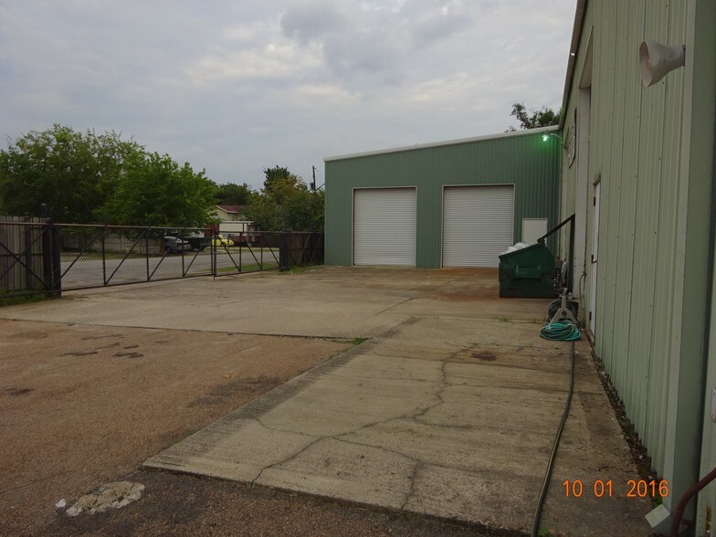 Primary Photo Of 705 Freeport St, Houston Warehouse For Sale