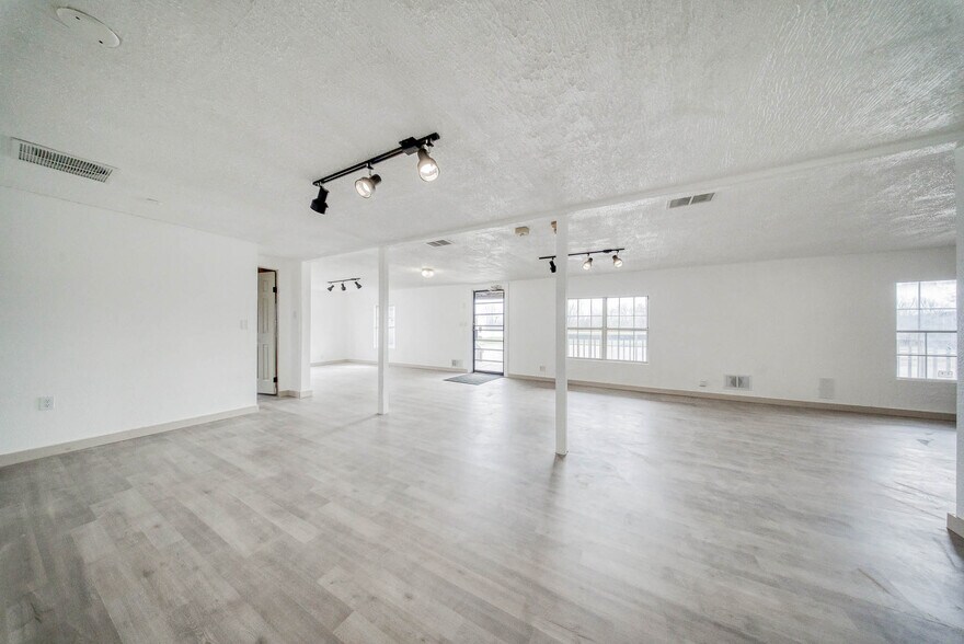 More Photos Of 17475 S US Highway 63, Rolla General Retail For Sale