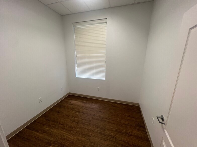 More Photos Of 3202 S W S Young Dr, Killeen Medical For Lease