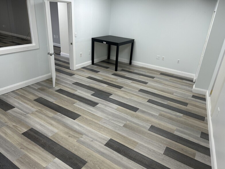 More Photos Of 312-384 S Military Trl, Deerfield Beach Light Distribution For Lease