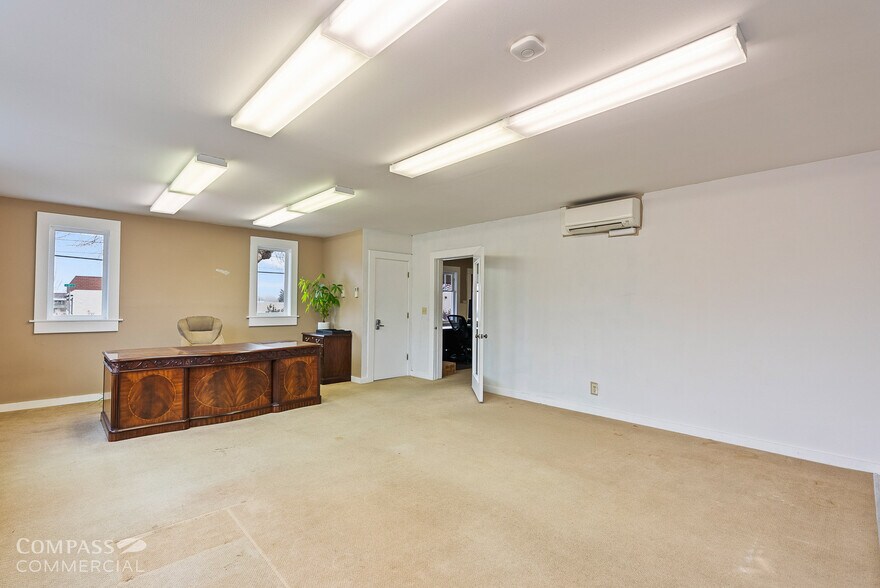 More Photos Of 204 NE 4th St, Bend Office For Sale