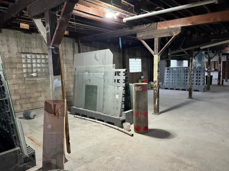 More Photos Of 603 E Washington St, Joliet Warehouse For Lease