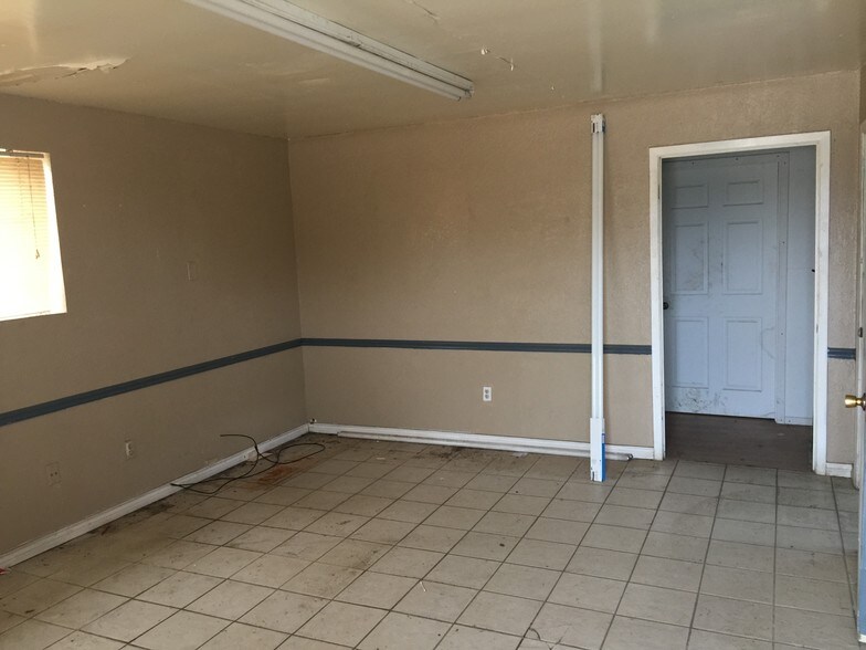 More Photos Of 2895 E US Highway 80, Abilene Warehouse For Lease
