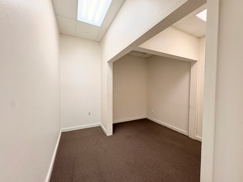 More Photos Of 45 S New York Ave, Galloway Unknown For Lease