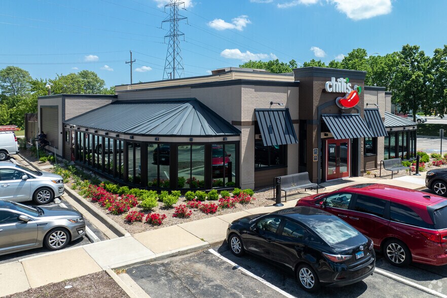 More Photos Of 6030 Grand Ave, Gurnee Restaurant For Sale