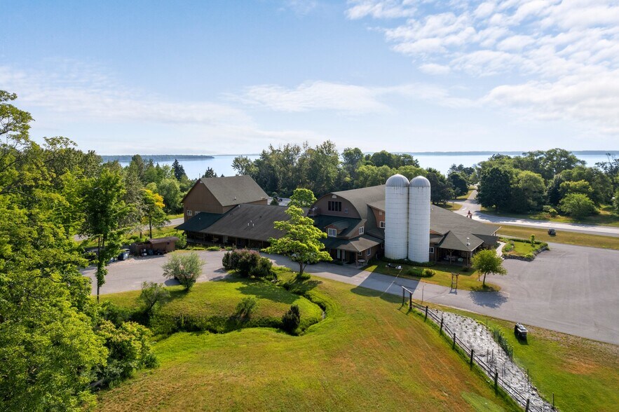 More Photos Of 5046 S West Bay Shore Dr, Suttons Bay Storefront Retail Residential For Sale