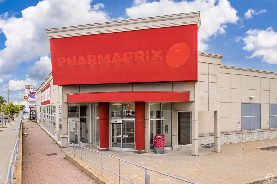 More Photos Of 1734-1762 des Laurentides, Laval Storefront Retail Residential For Sale