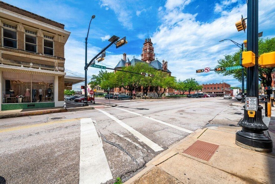 More Photos Of 112 E Main St, Waxahachie Office For Lease
