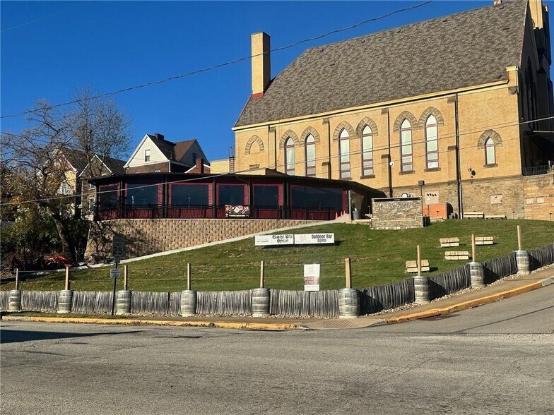 More Photos Of 211 Kenmawr Ave, Braddock Restaurant For Sale