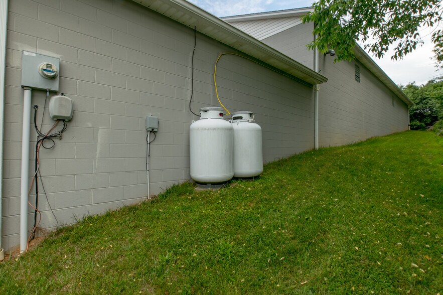 More Photos Of 1266 E Stuart Dr, Hillsville Industrial For Sale