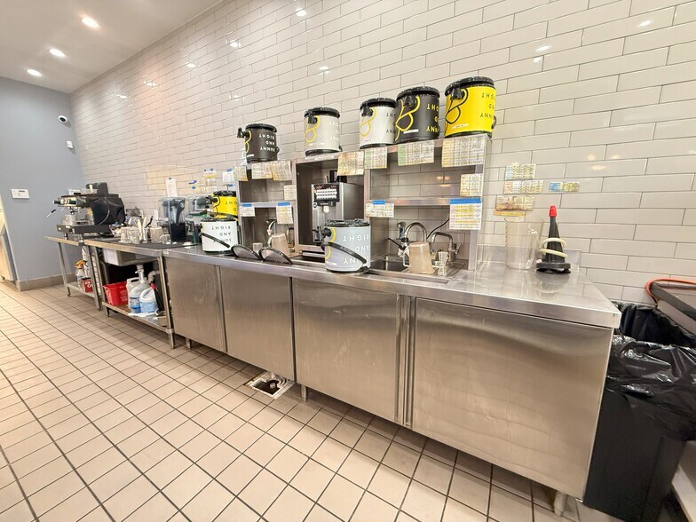 Primary Photo Of 9900 BLK BELLAIRE Blvd, Houston General Retail For Lease