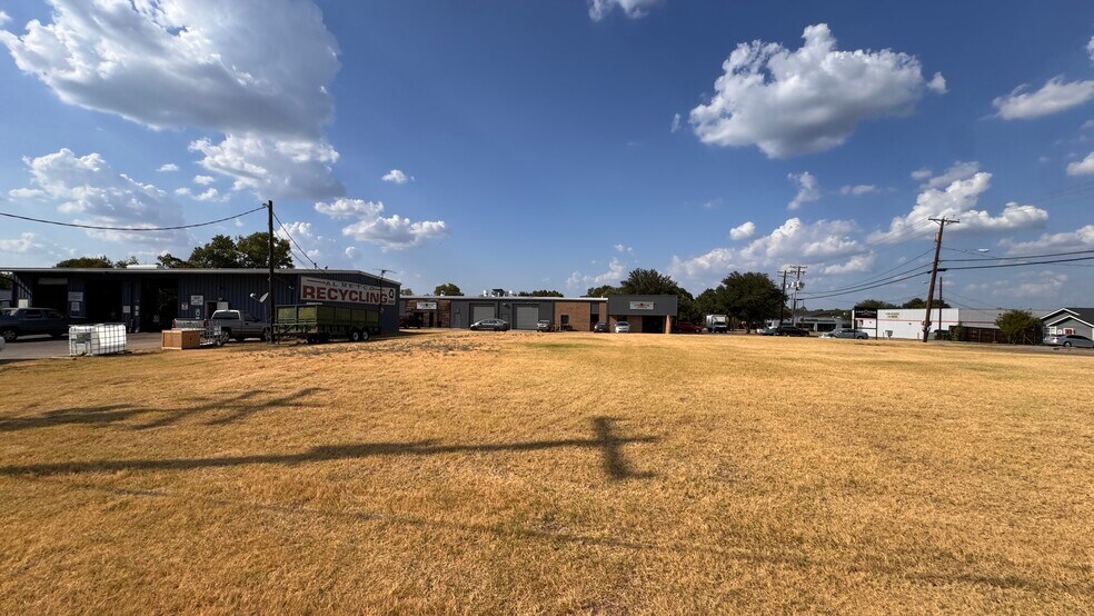 More Photos Of 709 N Cowan Ave, Lewisville Land For Sale