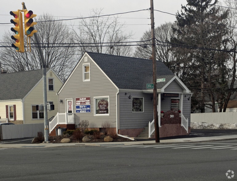 Primary Photo Of 301 Central Ave, Bethpage Office Residential For Sale