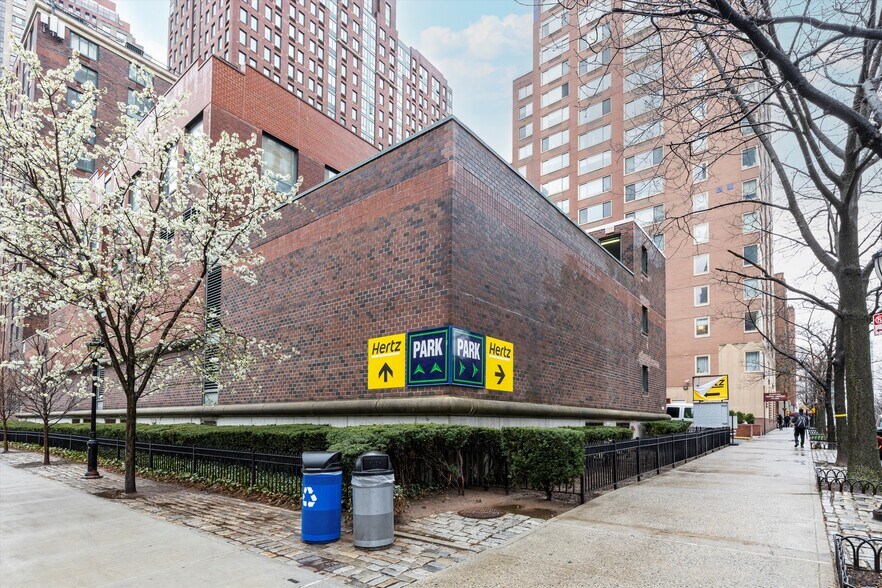 More Photos Of 250 Albany St, New York Multifamily For Sale