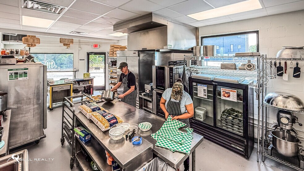 More Photos Of 845 Flat Shoals Ave SE, Atlanta Freestanding For Lease