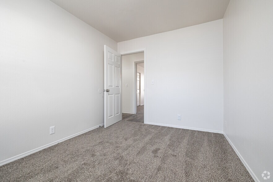 More Photos Of 275 S Fort Ln, Layton Apartments For Sale