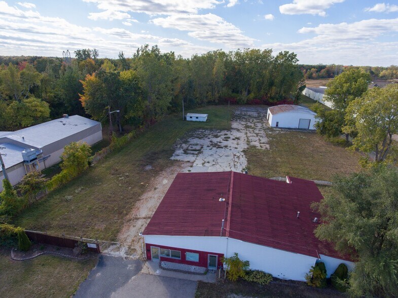 More Photos Of 3905 32nd St, Port Huron Truck Terminal For Sale