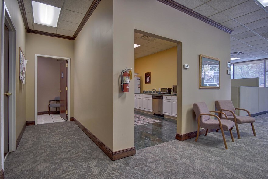 More Photos Of 5105 Old Ellis Pt, Roswell Office For Lease