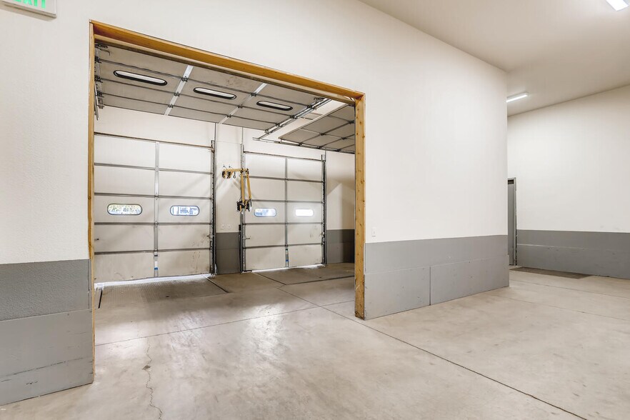 More Photos Of 760 Lindbergh Dr, Gypsum Warehouse For Lease
