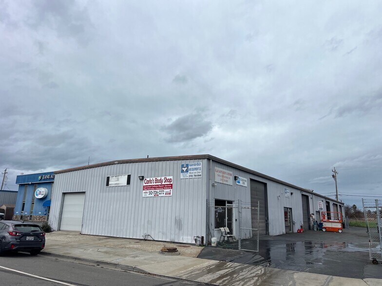 Primary Photo Of 7845 Enterprise Dr, Newark Warehouse For Lease