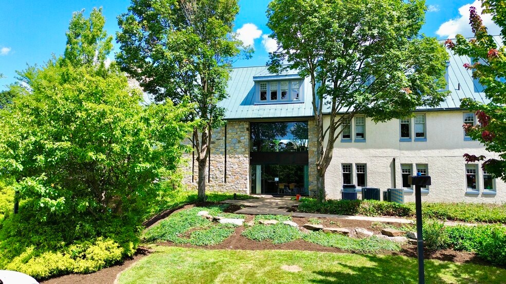 More Photos Of 1910 Harrington Dr, Lancaster Office For Sale