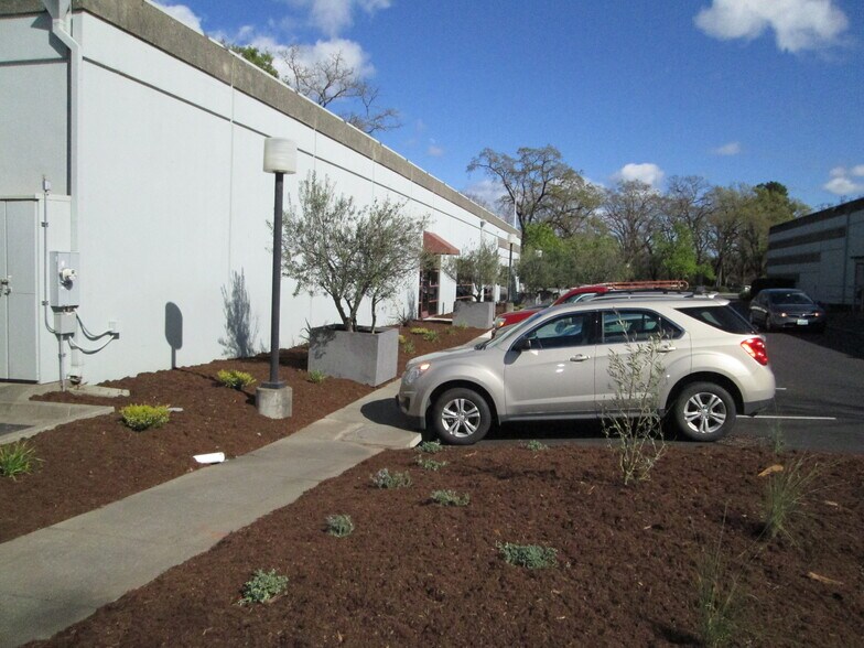 More Photos Of 5355 Skylane Blvd, Santa Rosa Flex For Lease