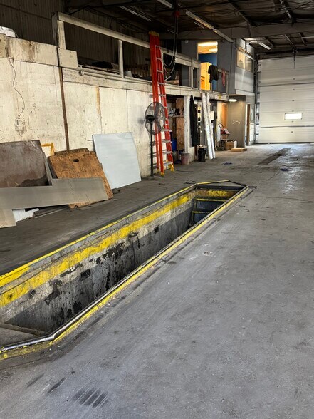 More Photos Of 2540 S 88th St, Kansas City Truck Terminal For Lease